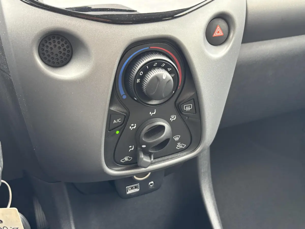1.0 VVT-i x-joy | 15'' velgen | Camera | Carplay