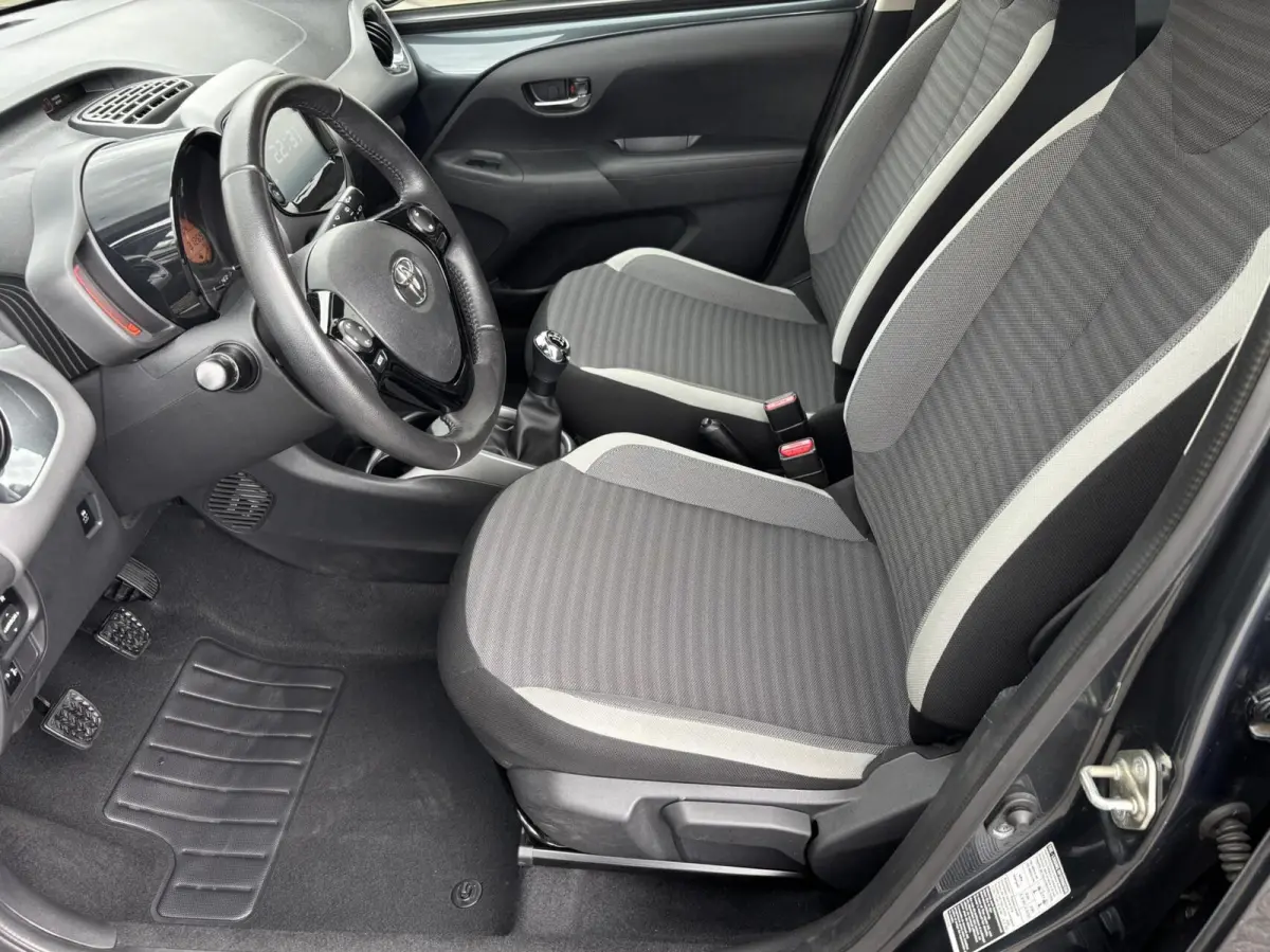 1.0 VVT-i x-joy | 15'' velgen | Camera | Carplay