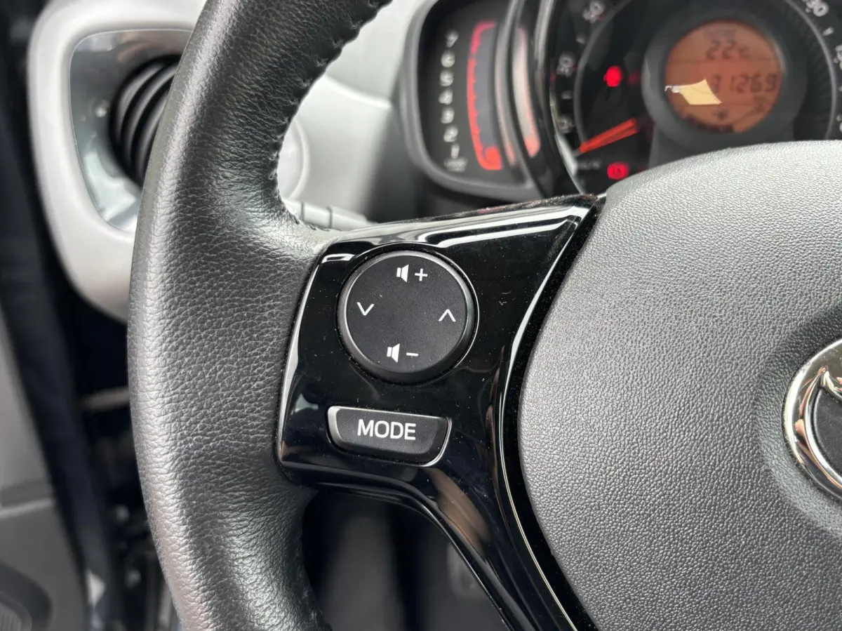 1.0 VVT-i x-joy | 15'' velgen | Camera | Carplay