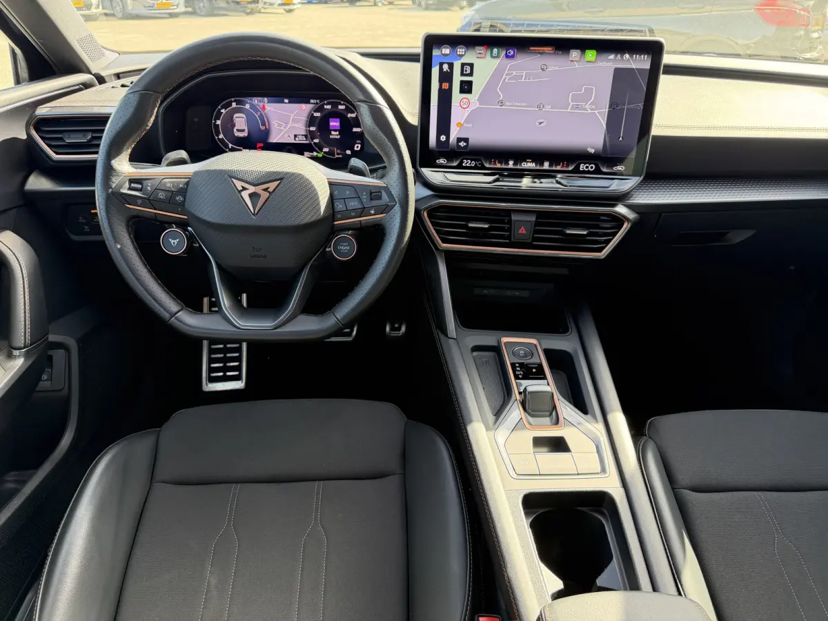 1.5 TSI e-Hybrid 204 PK Business Carplay Achteruitrijcamera Keyless Entry Stuurverwarming Matrix LED Elektrisch bereik (WLTP): Tot ca. 131 km!!