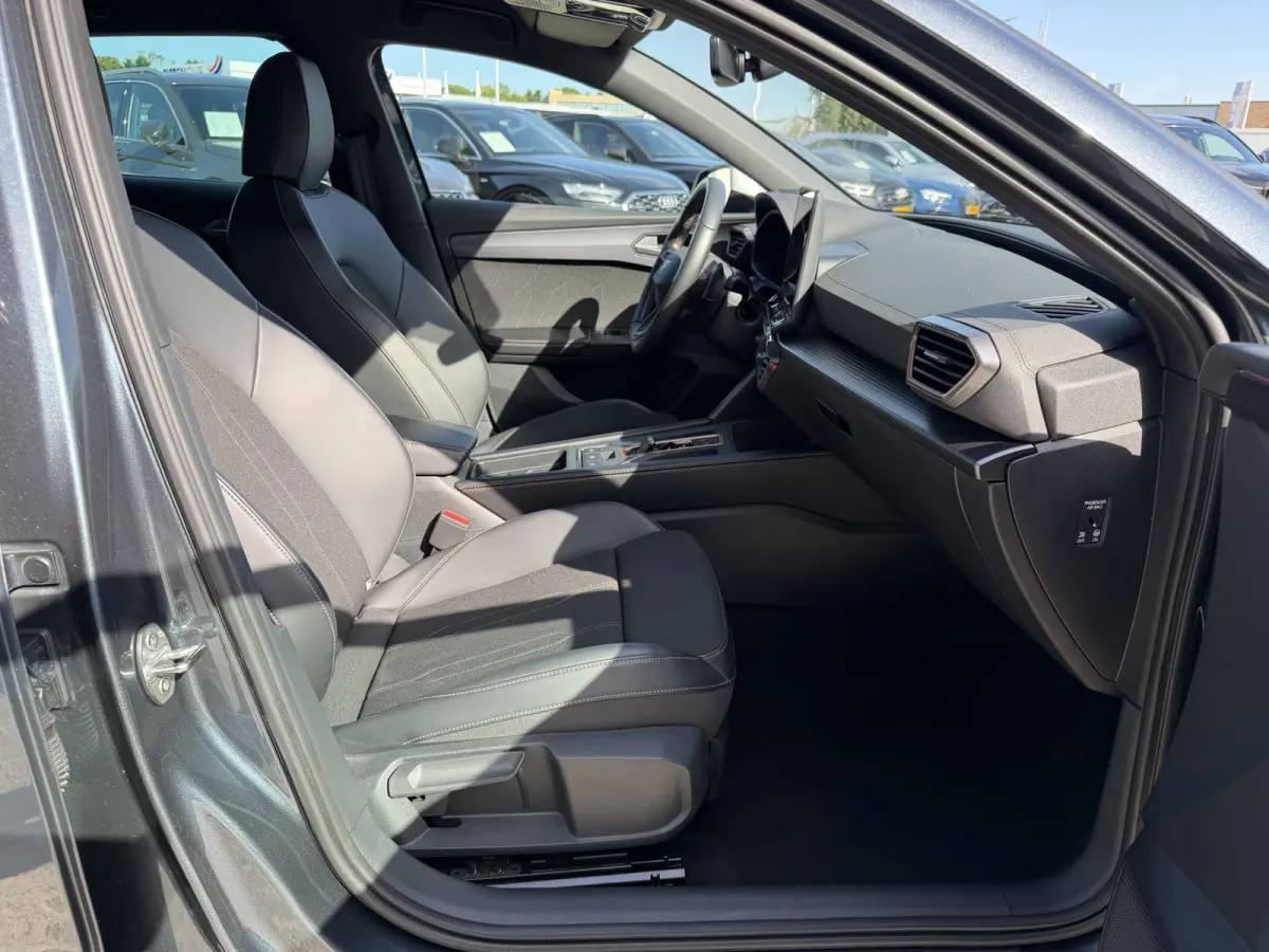 1.5 TSI e-Hybrid 204 PK Business Carplay Achteruitrijcamera Keyless Entry Stuurverwarming Matrix LED Elektrisch bereik (WLTP): Tot ca. 131 km!!