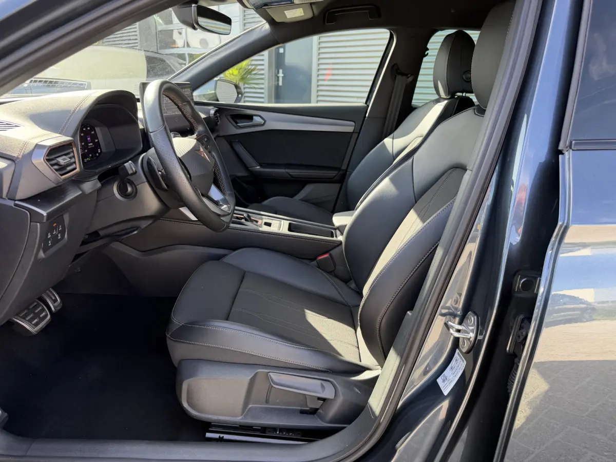 1.5 TSI e-Hybrid 204 PK Business Carplay Achteruitrijcamera Keyless Entry Stuurverwarming Matrix LED Elektrisch bereik (WLTP): Tot ca. 131 km!!
