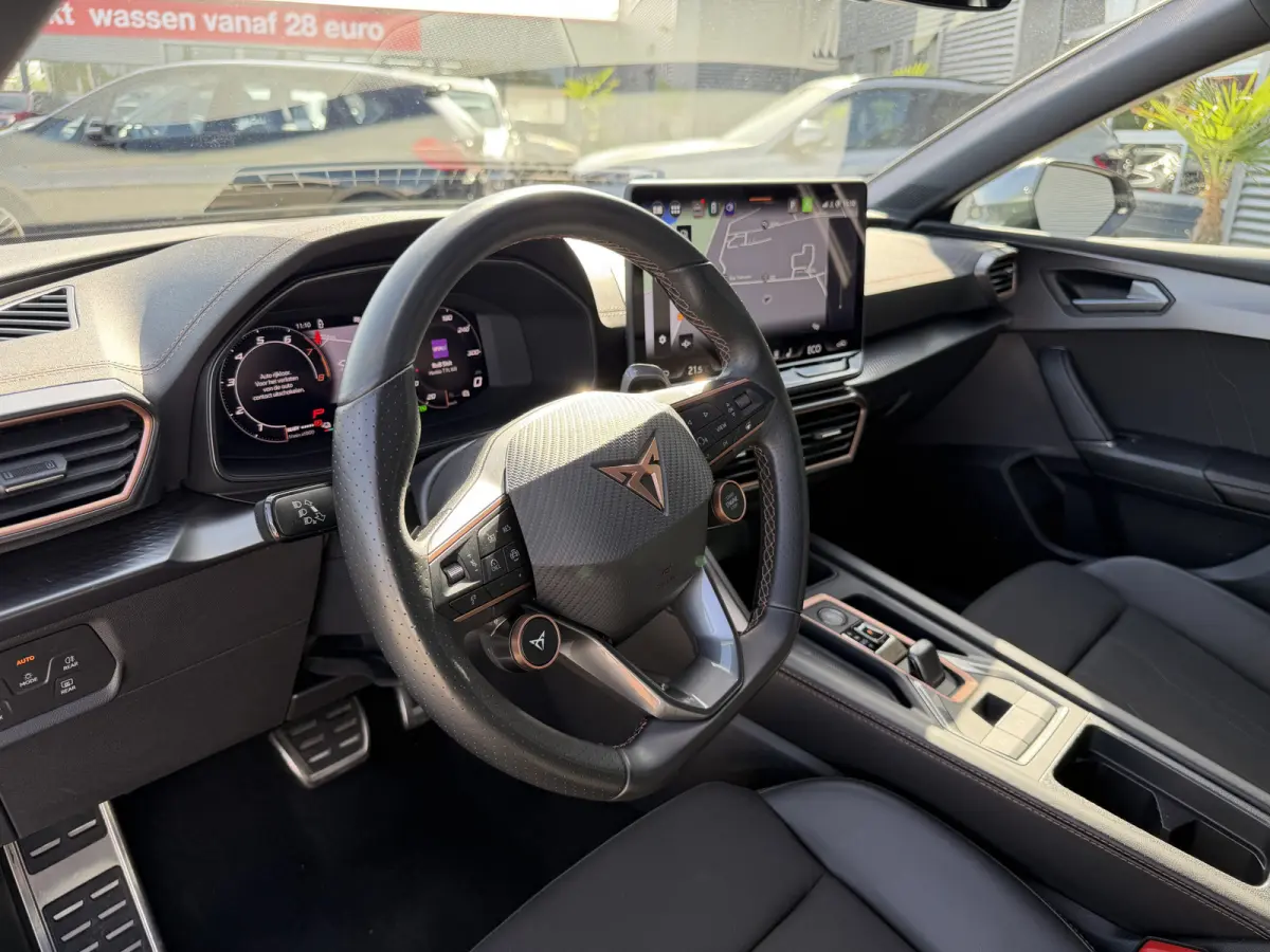1.5 TSI e-Hybrid 204 PK Business Carplay Achteruitrijcamera Keyless Entry Stuurverwarming Matrix LED Elektrisch bereik (WLTP): Tot ca. 131 km!!