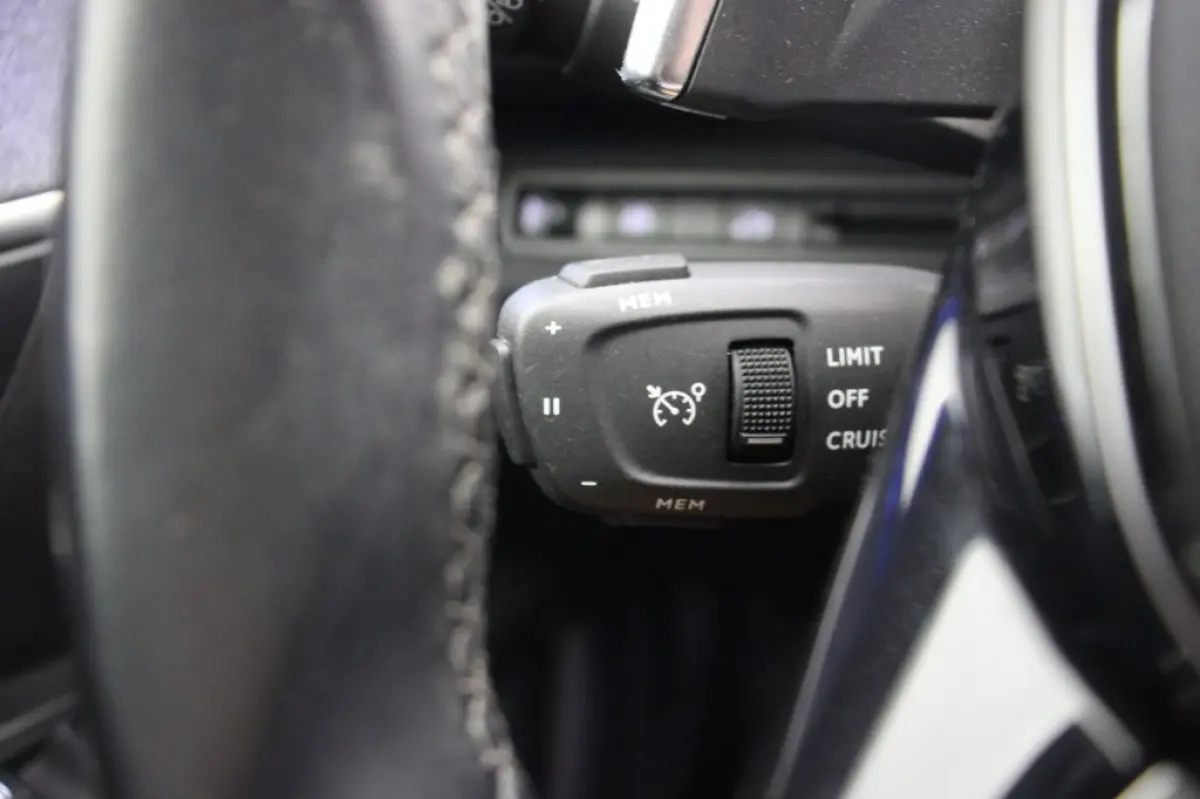 1.2 PureTech Allure Automaat - Digitaal Cockpit, Carplay, Camera, Half Leer
