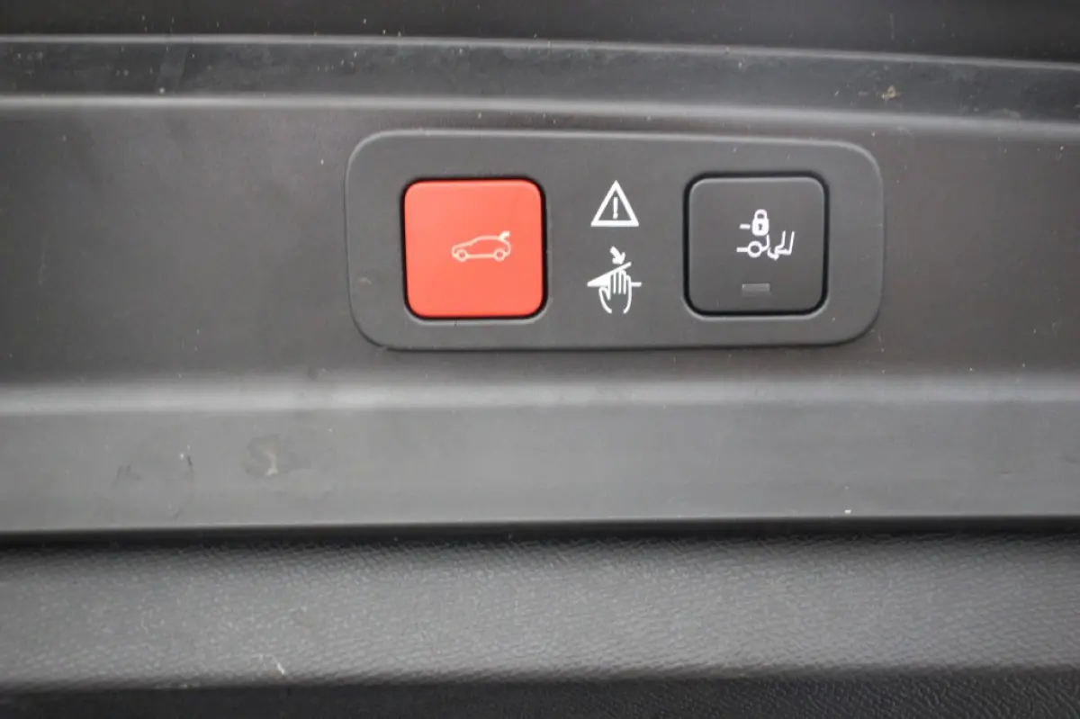 1.2 PureTech Allure Automaat - Digitaal Cockpit, Carplay, Camera, Half Leer