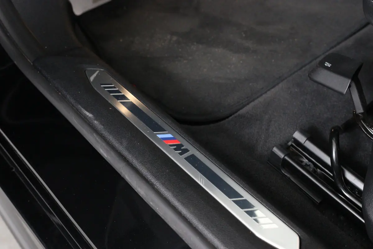 120i High Executive Edition | M- Perfomance Pack! | Open Dak | Leder | Sfeerverlichting | Camera | Sportstoelen | Clima | Stoel/Stuur Verwarming | Navi | LED | Cruise Control | Keyless