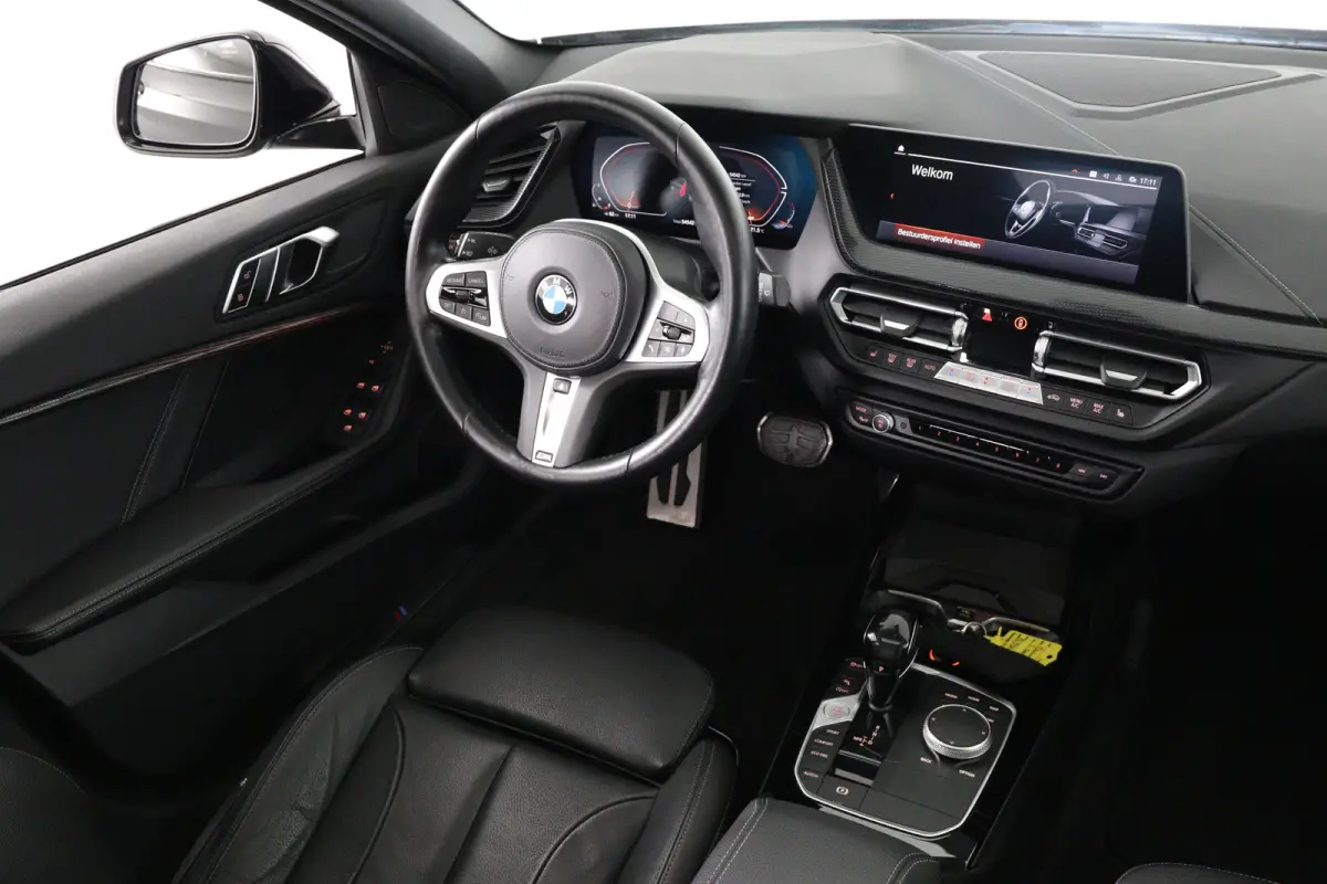 120i High Executive Edition | M- Perfomance Pack! | Open Dak | Leder | Sfeerverlichting | Camera | Sportstoelen | Clima | Stoel/Stuur Verwarming | Navi | LED | Cruise Control | Keyless