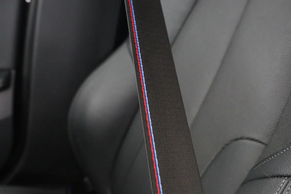 120i High Executive Edition | M- Perfomance Pack! | Open Dak | Leder | Sfeerverlichting | Camera | Sportstoelen | Clima | Stoel/Stuur Verwarming | Navi | LED | Cruise Control | Keyless