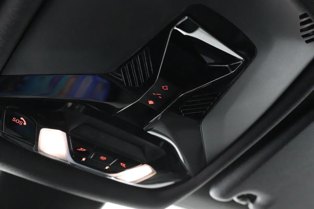 120i High Executive Edition | M- Perfomance Pack! | Open Dak | Leder | Sfeerverlichting | Camera | Sportstoelen | Clima | Stoel/Stuur Verwarming | Navi | LED | Cruise Control | Keyless