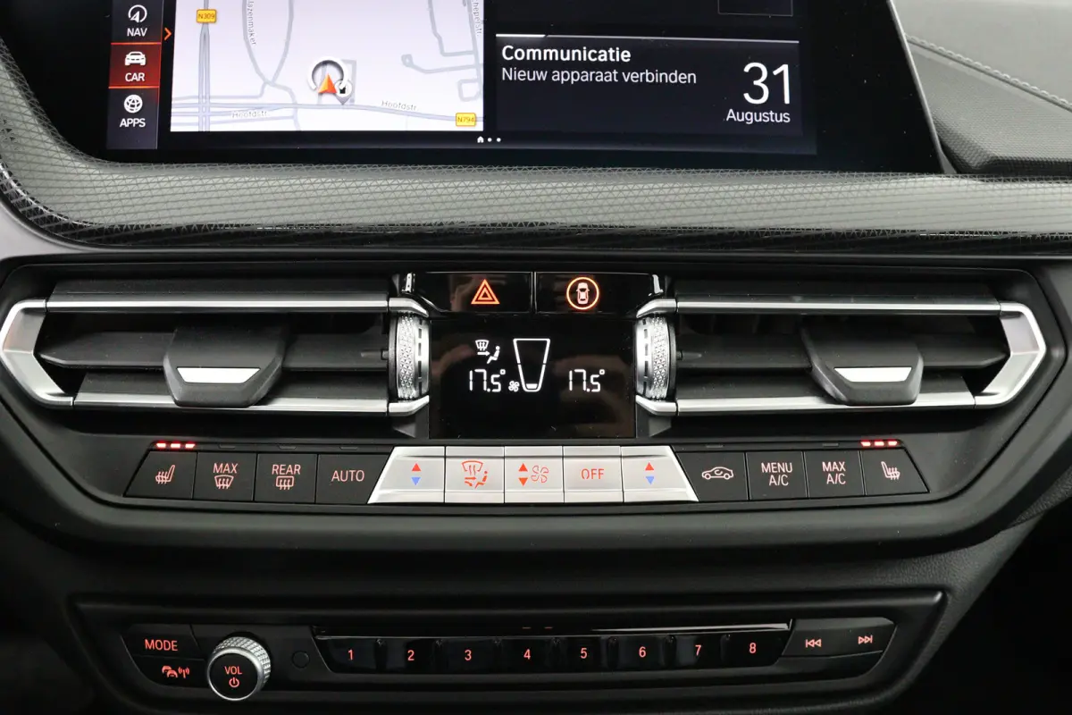 120i High Executive Edition | M- Perfomance Pack! | Open Dak | Leder | Sfeerverlichting | Camera | Sportstoelen | Clima | Stoel/Stuur Verwarming | Navi | LED | Cruise Control | Keyless