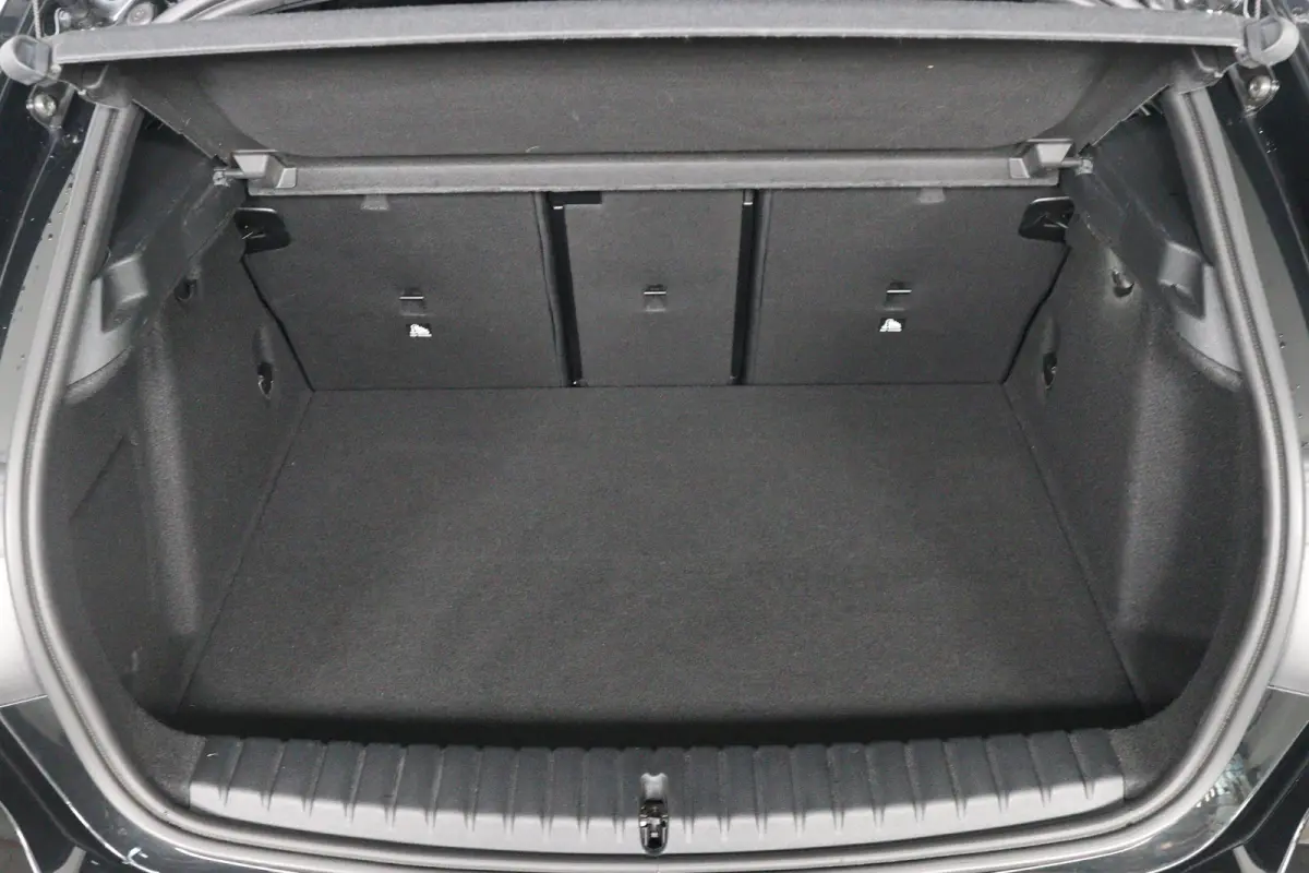 120i High Executive Edition | M- Perfomance Pack! | Open Dak | Leder | Sfeerverlichting | Camera | Sportstoelen | Clima | Stoel/Stuur Verwarming | Navi | LED | Cruise Control | Keyless