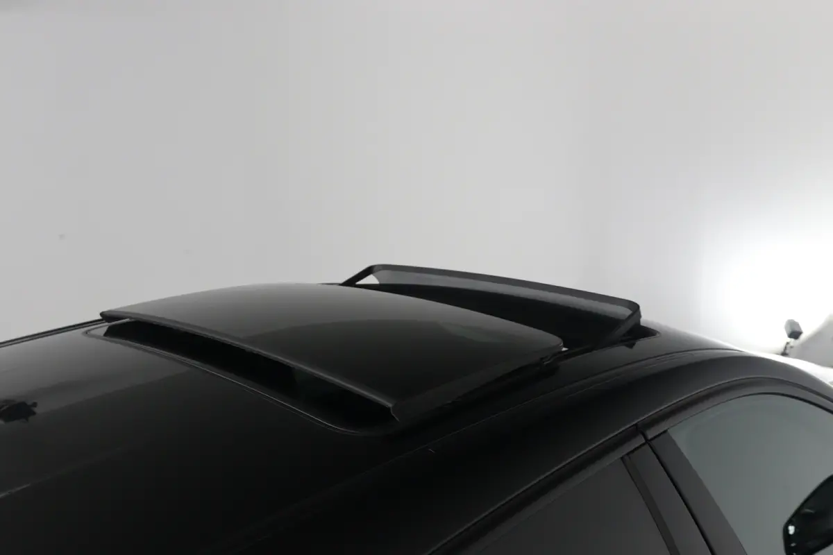 120i High Executive Edition | M- Perfomance Pack! | Open Dak | Leder | Sfeerverlichting | Camera | Sportstoelen | Clima | Stoel/Stuur Verwarming | Navi | LED | Cruise Control | Keyless