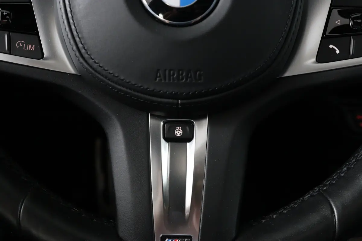 120i High Executive Edition | M- Perfomance Pack! | Open Dak | Leder | Sfeerverlichting | Camera | Sportstoelen | Clima | Stoel/Stuur Verwarming | Navi | LED | Cruise Control | Keyless