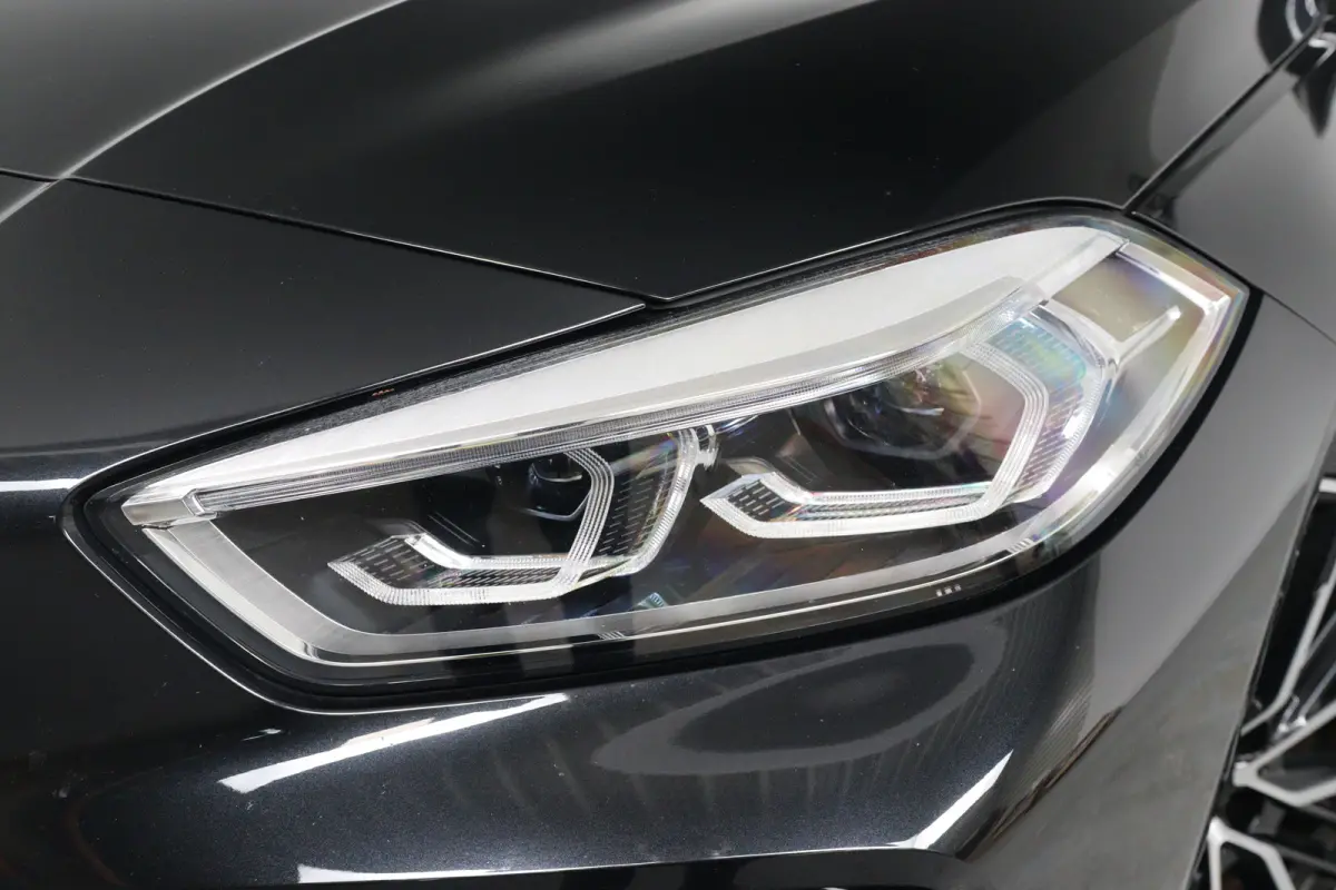 120i High Executive Edition | M- Perfomance Pack! | Open Dak | Leder | Sfeerverlichting | Camera | Sportstoelen | Clima | Stoel/Stuur Verwarming | Navi | LED | Cruise Control | Keyless