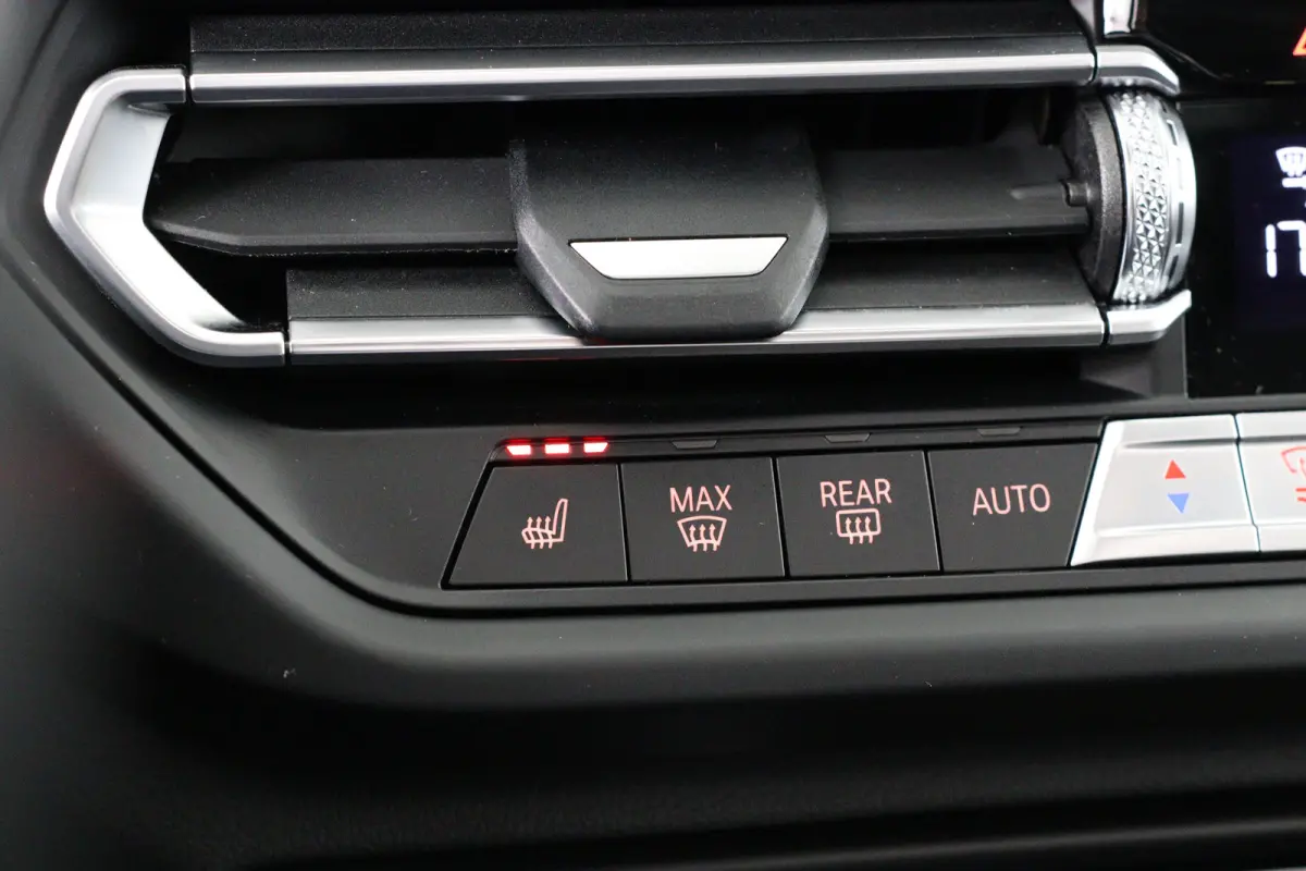 120i High Executive Edition | M- Perfomance Pack! | Open Dak | Leder | Sfeerverlichting | Camera | Sportstoelen | Clima | Stoel/Stuur Verwarming | Navi | LED | Cruise Control | Keyless