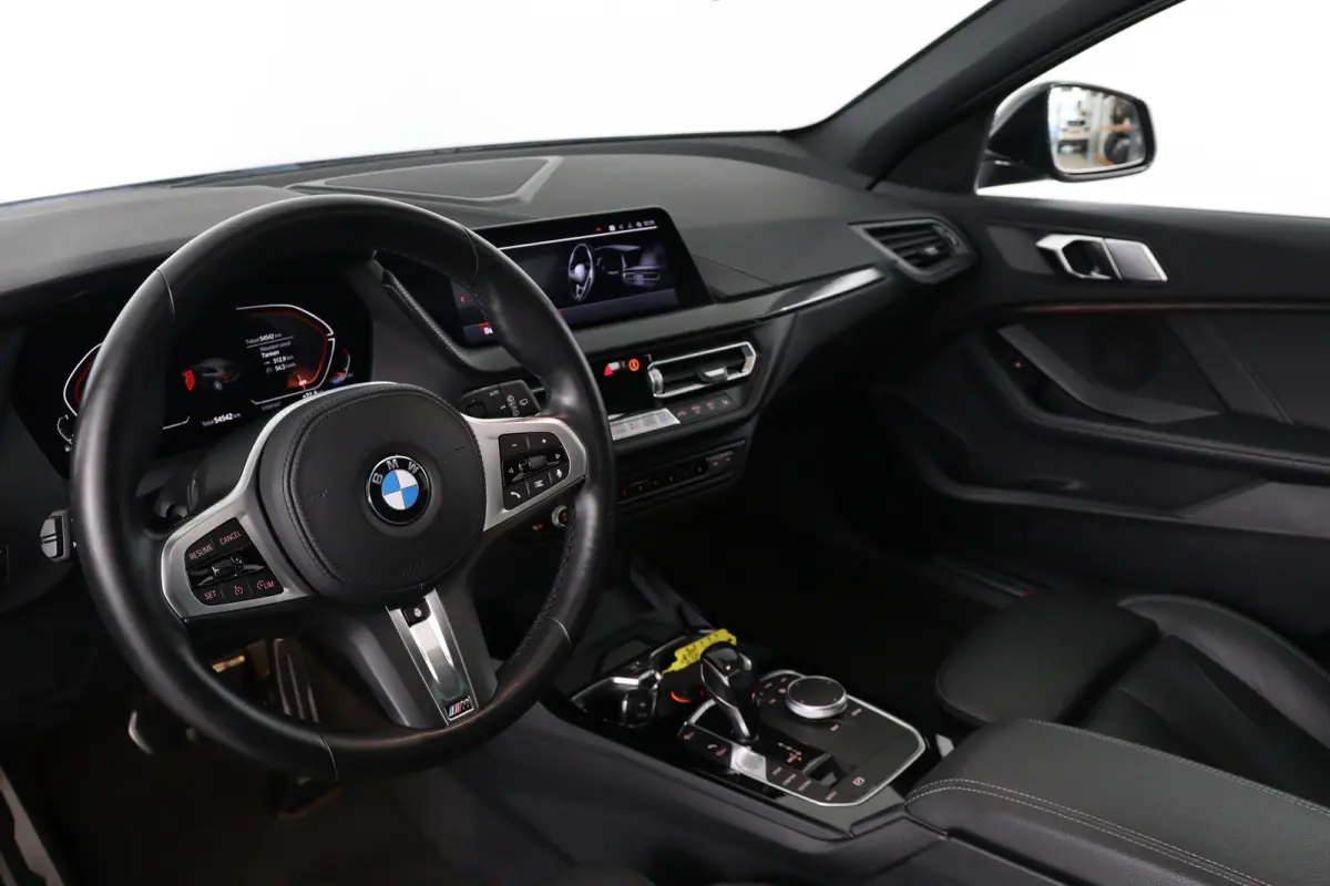 120i High Executive Edition | M- Perfomance Pack! | Open Dak | Leder | Sfeerverlichting | Camera | Sportstoelen | Clima | Stoel/Stuur Verwarming | Navi | LED | Cruise Control | Keyless
