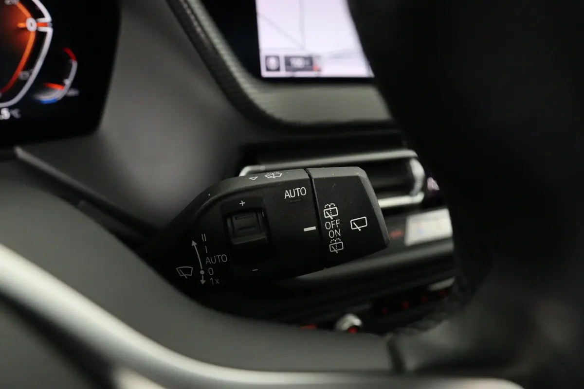 120i High Executive Edition | M- Perfomance Pack! | Open Dak | Leder | Sfeerverlichting | Camera | Sportstoelen | Clima | Stoel/Stuur Verwarming | Navi | LED | Cruise Control | Keyless
