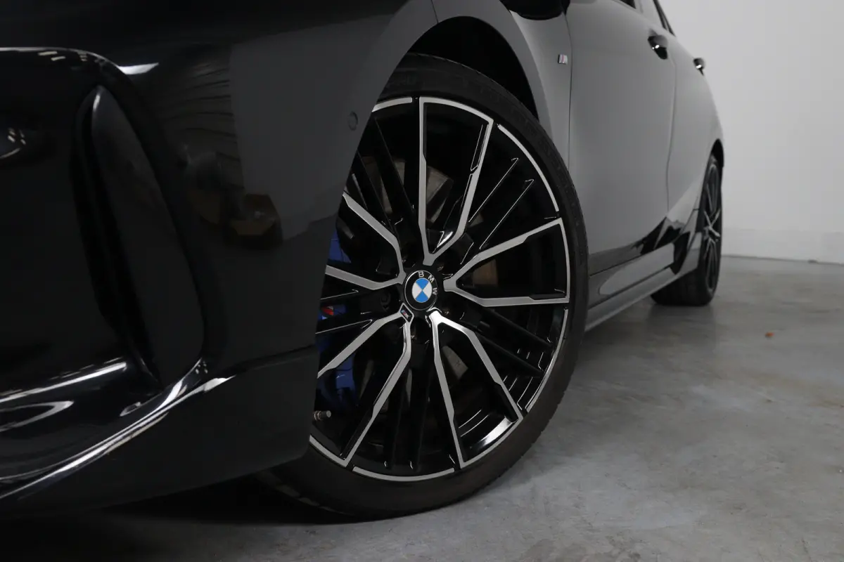 120i High Executive Edition | M- Perfomance Pack! | Open Dak | Leder | Sfeerverlichting | Camera | Sportstoelen | Clima | Stoel/Stuur Verwarming | Navi | LED | Cruise Control | Keyless
