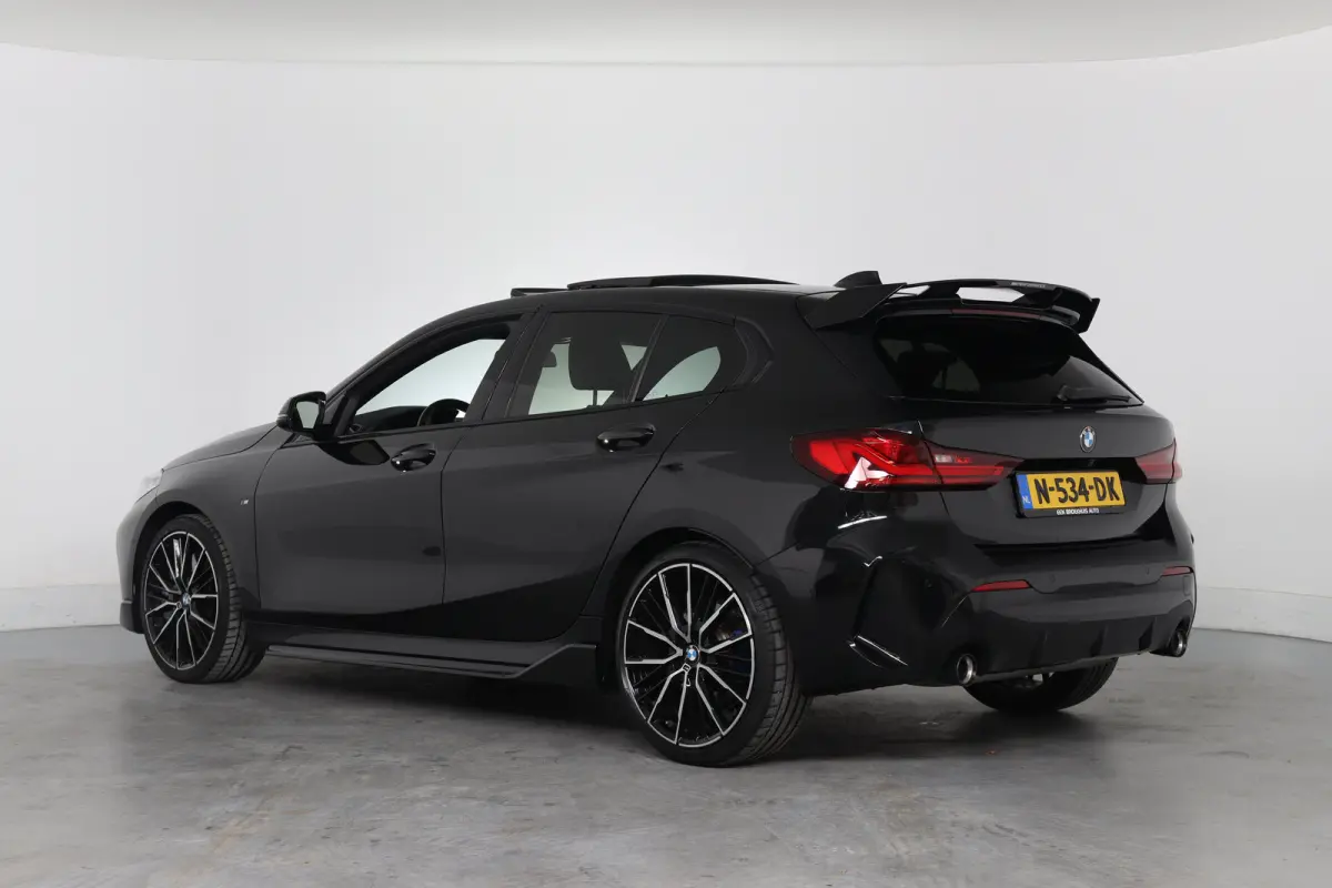 120i High Executive Edition | M- Perfomance Pack! | Open Dak | Leder | Sfeerverlichting | Camera | Sportstoelen | Clima | Stoel/Stuur Verwarming | Navi | LED | Cruise Control | Keyless