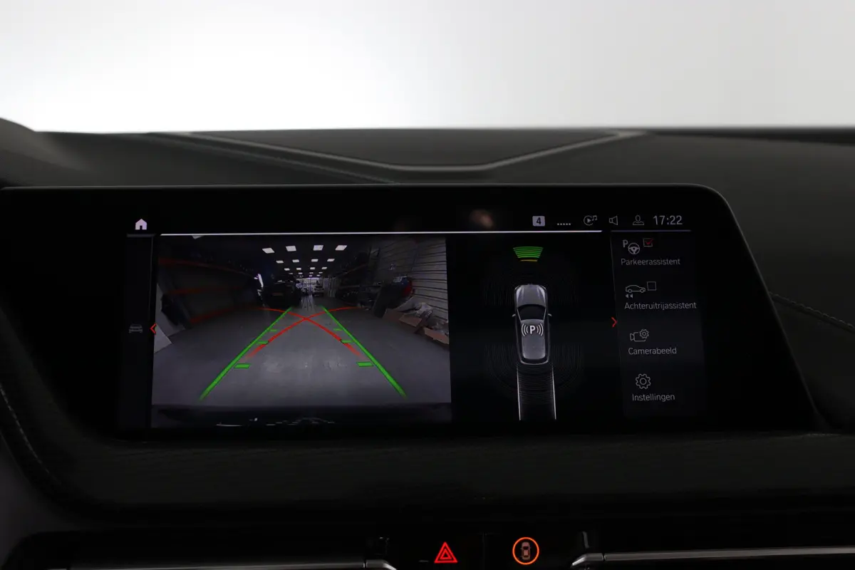 120i High Executive Edition | M- Perfomance Pack! | Open Dak | Leder | Sfeerverlichting | Camera | Sportstoelen | Clima | Stoel/Stuur Verwarming | Navi | LED | Cruise Control | Keyless
