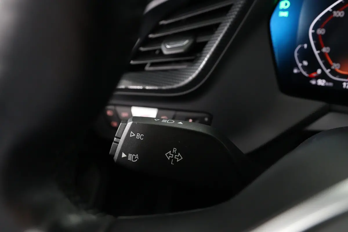 120i High Executive Edition | M- Perfomance Pack! | Open Dak | Leder | Sfeerverlichting | Camera | Sportstoelen | Clima | Stoel/Stuur Verwarming | Navi | LED | Cruise Control | Keyless