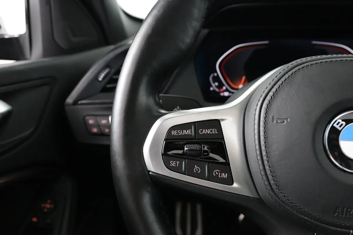 120i High Executive Edition | M- Perfomance Pack! | Open Dak | Leder | Sfeerverlichting | Camera | Sportstoelen | Clima | Stoel/Stuur Verwarming | Navi | LED | Cruise Control | Keyless