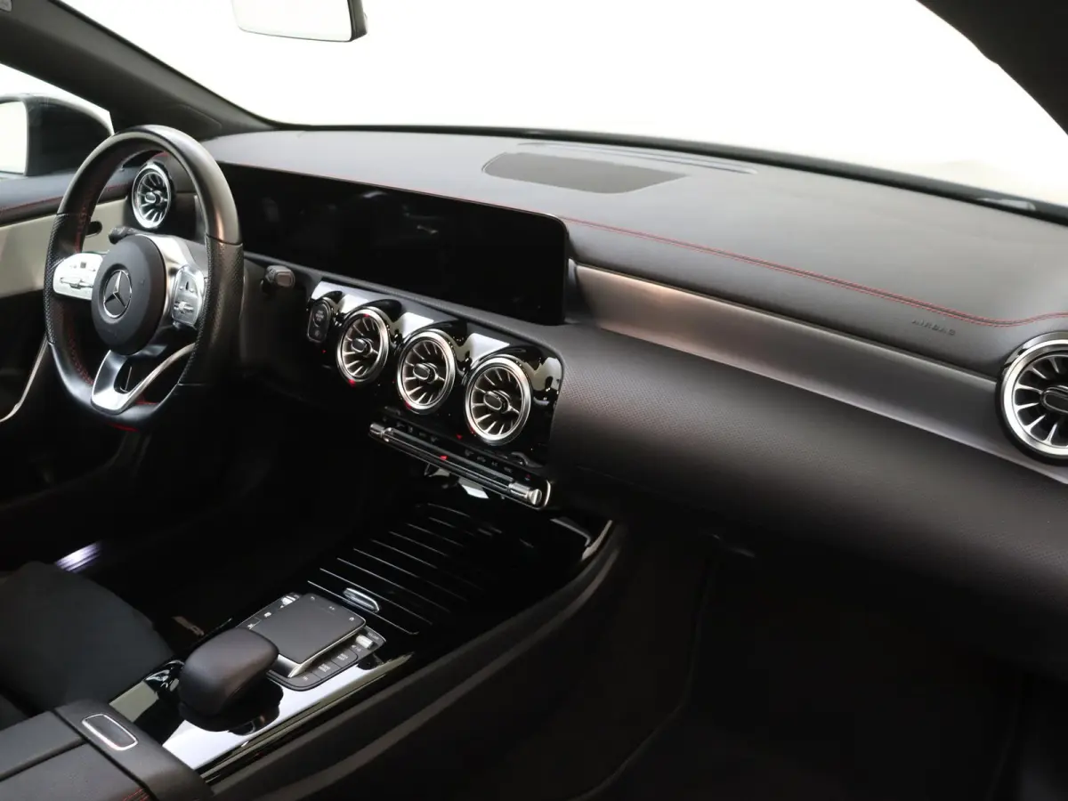 180 AMG Line / Stoelverwarming / Panaromadak / Achteruitcamera / Night-Pakket / Sfeerverlichting /