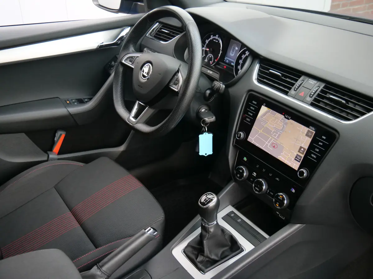 1.0 TSI Greentech Sport Business Navigatie / Privacy glas / 17 Inch