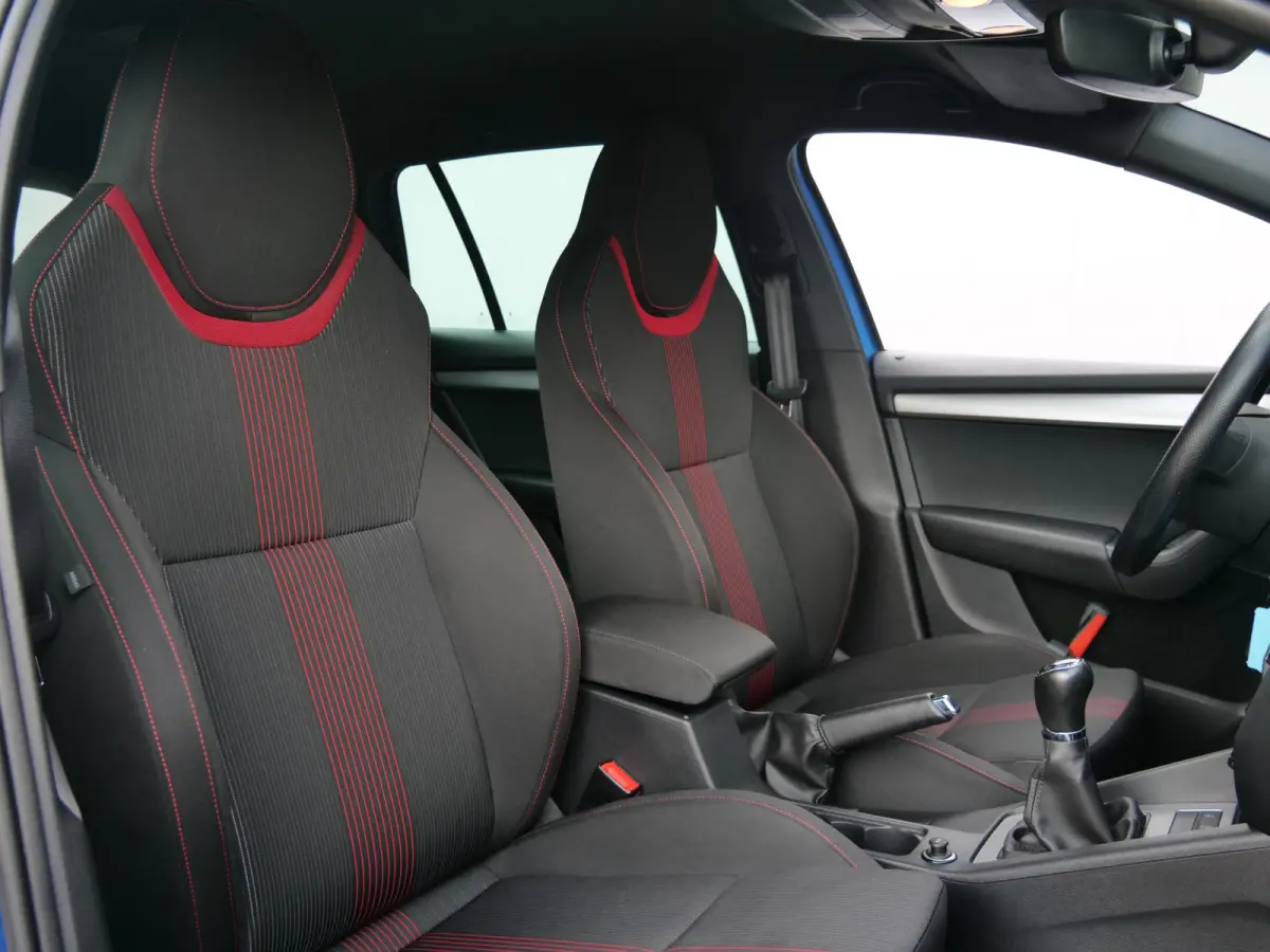 1.0 TSI Greentech Sport Business Navigatie / Privacy glas / 17 Inch
