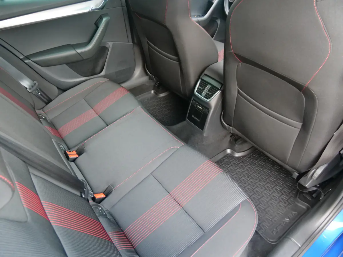 1.0 TSI Greentech Sport Business Navigatie / Privacy glas / 17 Inch