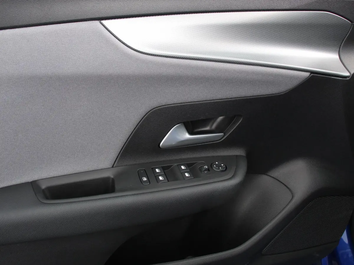 1.2 Turbo Hybrid Edition Navigatie Apple Carplay/Android Auto Camera Parkeersensoren Adaptieve Cruise Control Stoel- en stuurverwarming Dodehoek assistent Climate Control Virtual Cockpit Ful