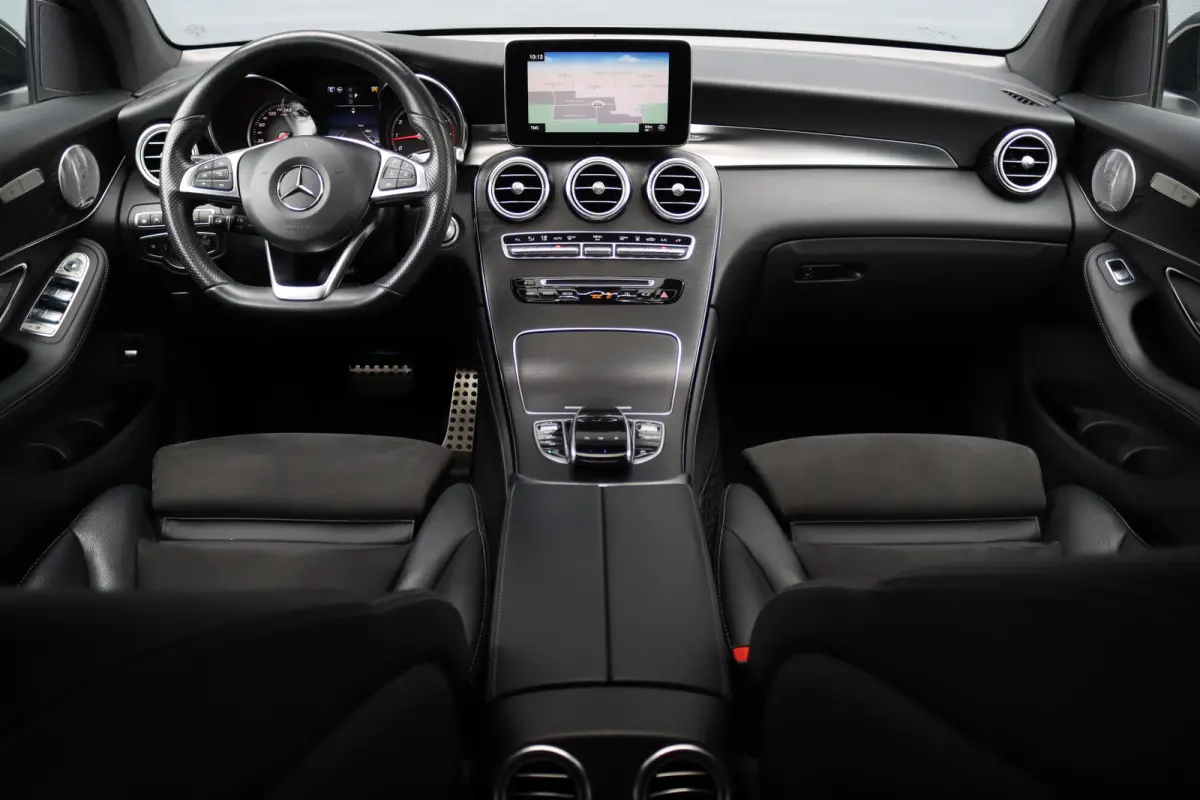 300 4MATIC AMG Line | Luchtvering | Burmester | Distronic+ | Standkachel | HUD | Schuifdak | Trekhaak | Led Intelligent Light | Surround Camera | Keyless Go |