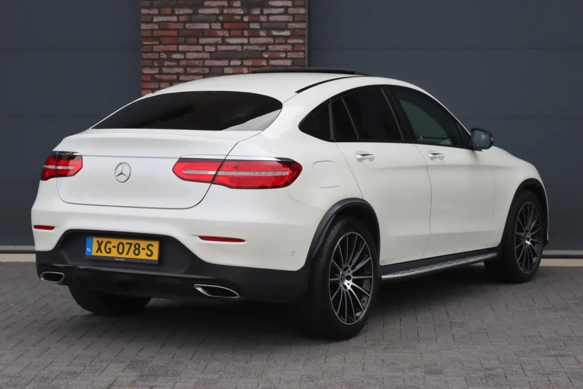 300 4MATIC AMG Line | Luchtvering | Burmester | Distronic+ | Standkachel | HUD | Schuifdak | Trekhaak | Led Intelligent Light | Surround Camera | Keyless Go |