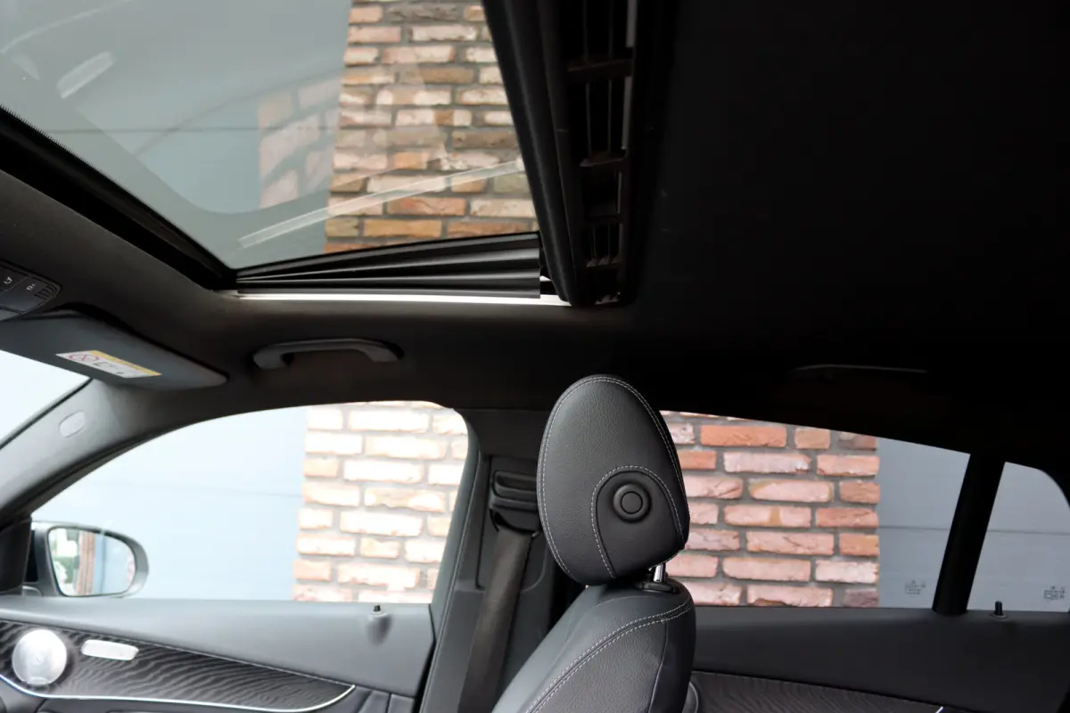 300 4MATIC AMG Line | Luchtvering | Burmester | Distronic+ | Standkachel | HUD | Schuifdak | Trekhaak | Led Intelligent Light | Surround Camera | Keyless Go |