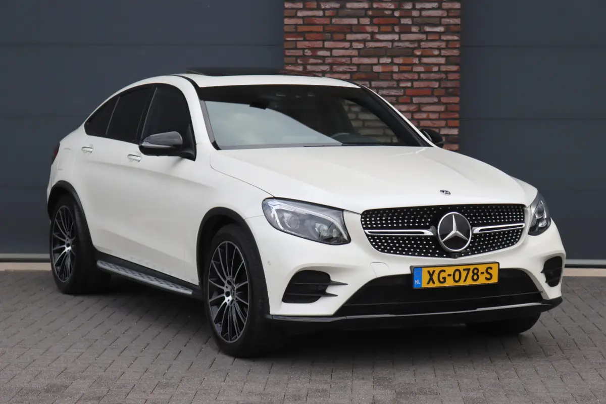 300 4MATIC AMG Line | Luchtvering | Burmester | Distronic+ | Standkachel | HUD | Schuifdak | Trekhaak | Led Intelligent Light | Surround Camera | Keyless Go |