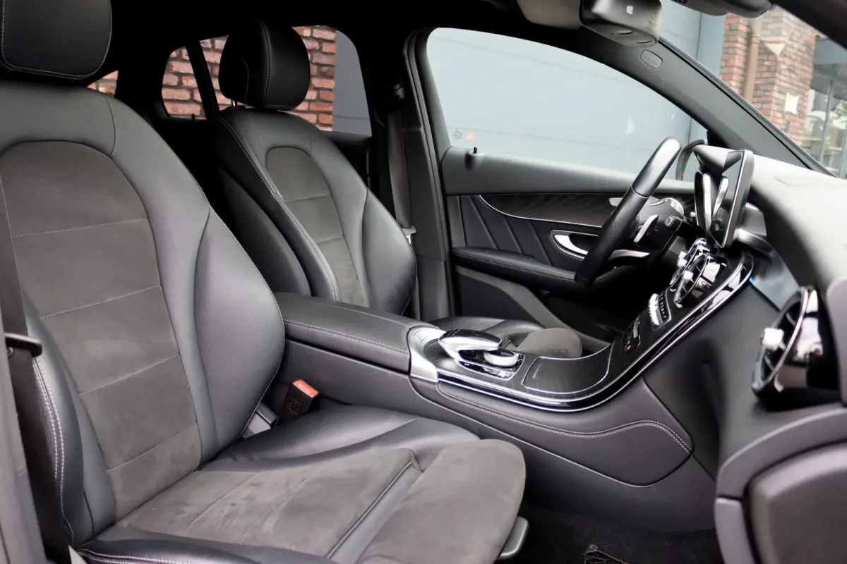 300 4MATIC AMG Line | Luchtvering | Burmester | Distronic+ | Standkachel | HUD | Schuifdak | Trekhaak | Led Intelligent Light | Surround Camera | Keyless Go |