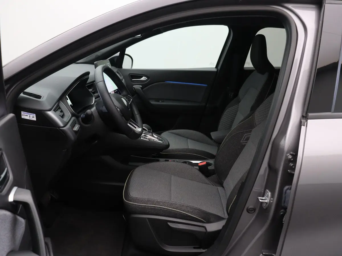 E-Tech full hybrid 145pk techno | Navigatie | Achteruitrijcamera | Parkeersensoren voor en achter | Climate control |