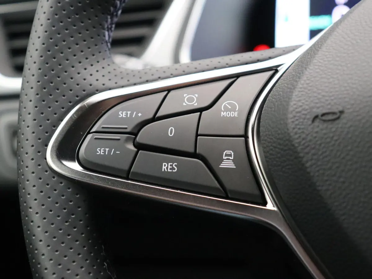 E-Tech full hybrid 145pk techno | Navigatie | Achteruitrijcamera | Parkeersensoren voor en achter | Climate control |
