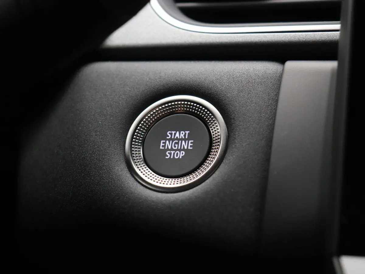 E-Tech full hybrid 145pk techno | Navigatie | Achteruitrijcamera | Parkeersensoren voor en achter | Climate control |