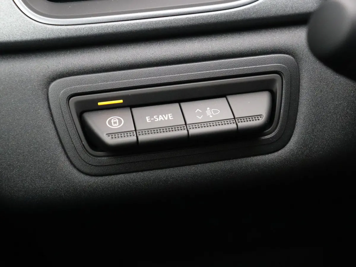 E-Tech full hybrid 145pk techno | Navigatie | Achteruitrijcamera | Parkeersensoren voor en achter | Climate control |