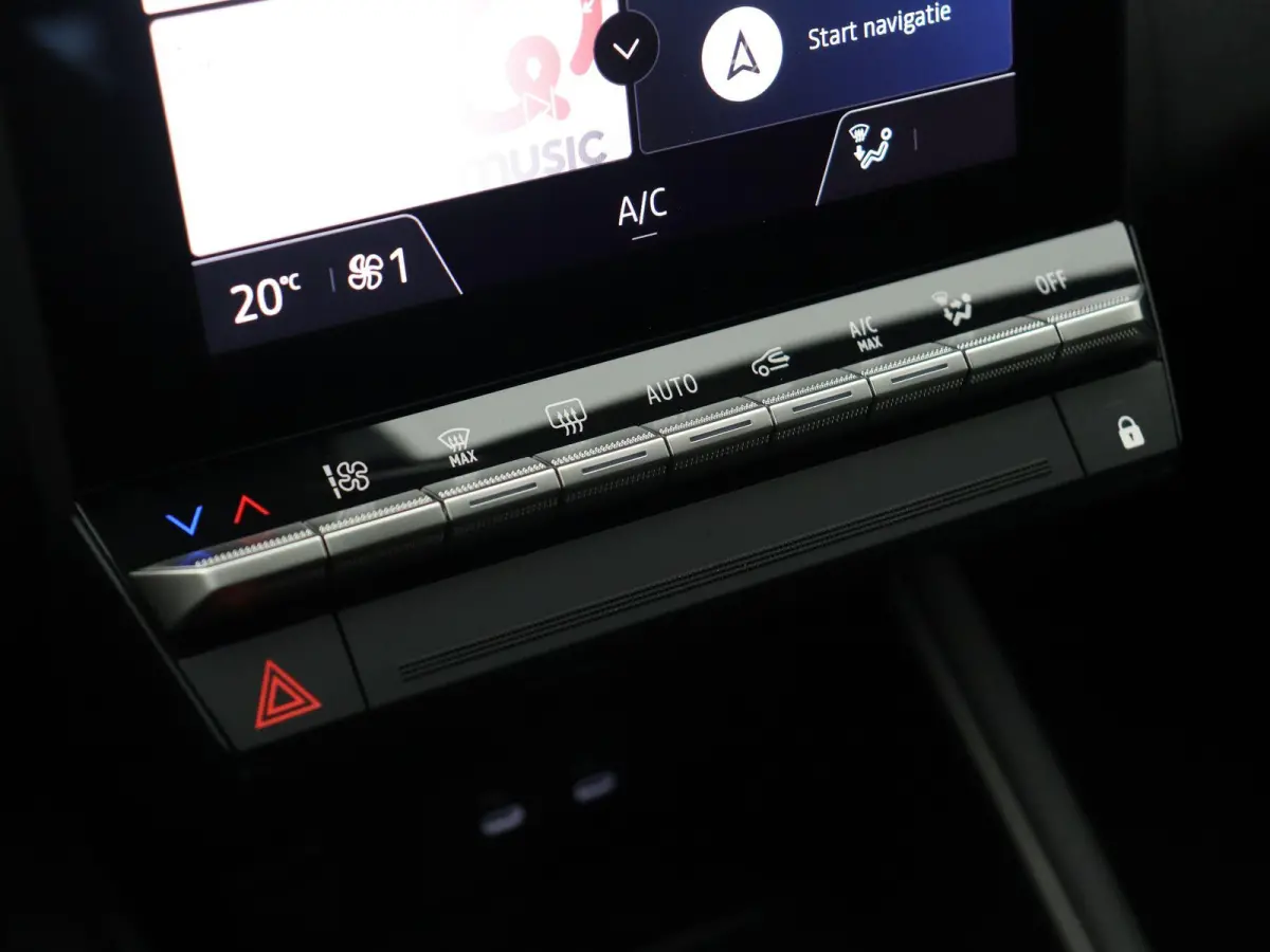 E-Tech full hybrid 145pk techno | Navigatie | Achteruitrijcamera | Parkeersensoren voor en achter | Climate control |