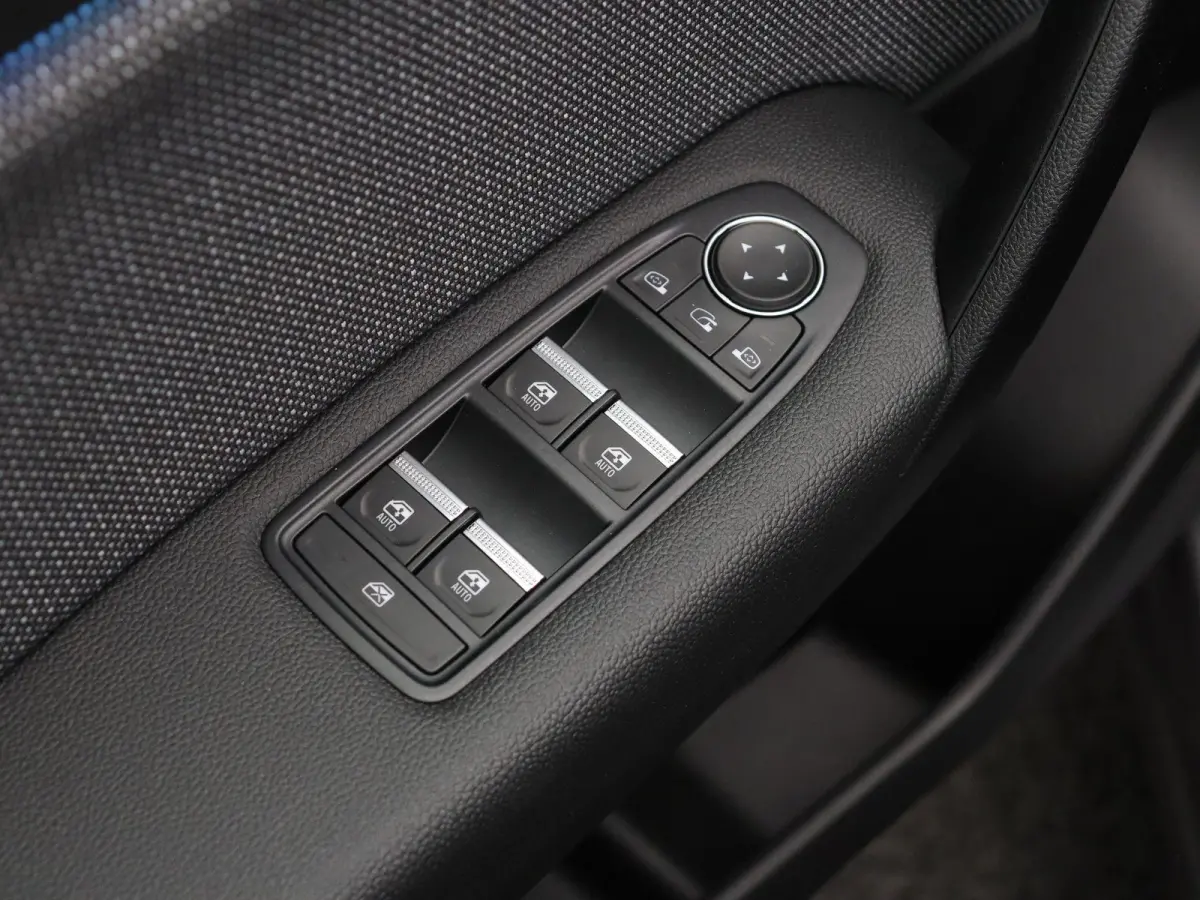 E-Tech full hybrid 145pk techno | Navigatie | Achteruitrijcamera | Parkeersensoren voor en achter | Climate control |