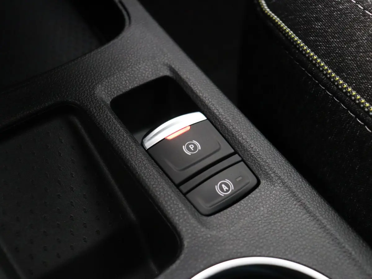 E-Tech full hybrid 145pk techno | Navigatie | Achteruitrijcamera | Parkeersensoren voor en achter | Climate control |