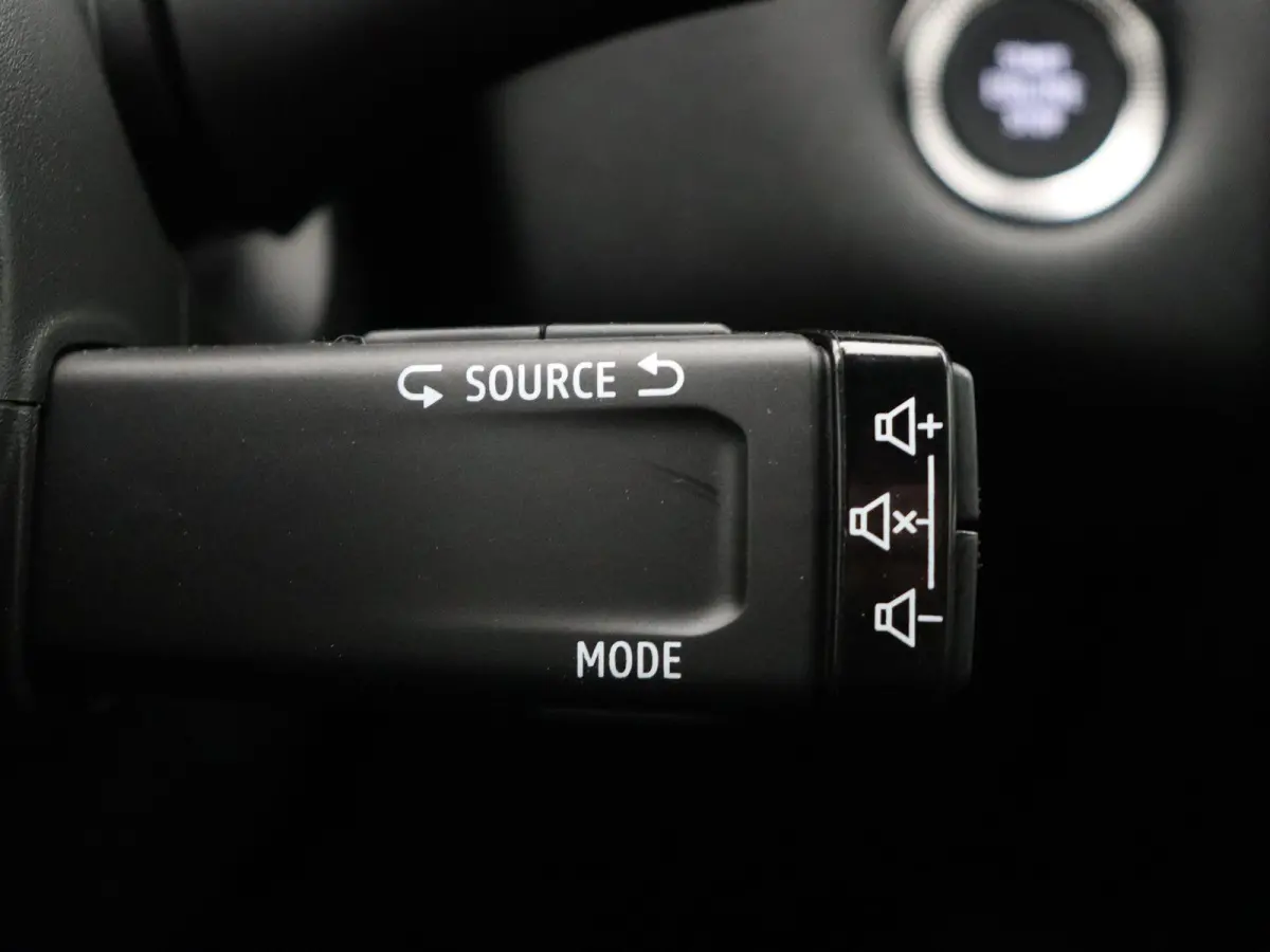 E-Tech full hybrid 145pk techno | Navigatie | Achteruitrijcamera | Parkeersensoren voor en achter | Climate control |