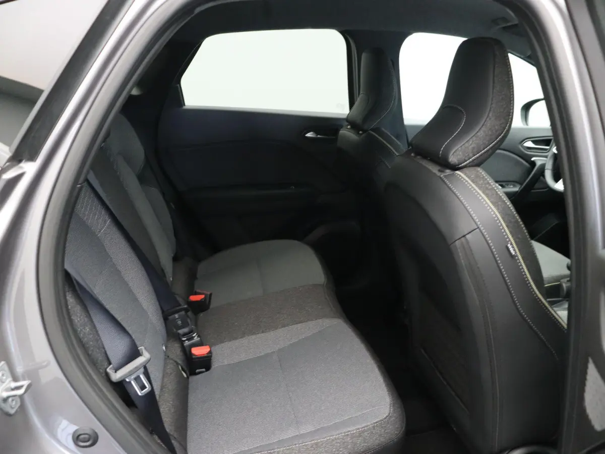 E-Tech full hybrid 145pk techno | Navigatie | Achteruitrijcamera | Parkeersensoren voor en achter | Climate control |