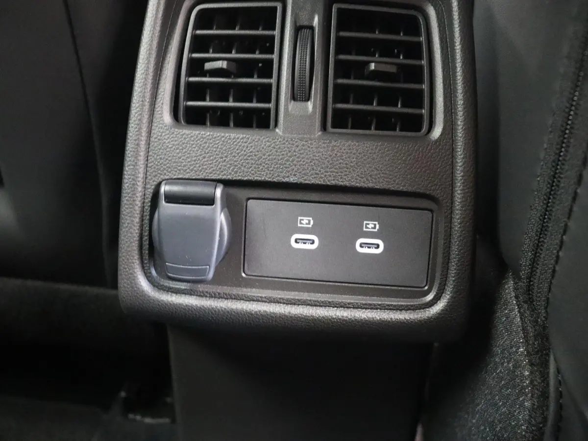 E-Tech full hybrid 145pk techno | Navigatie | Achteruitrijcamera | Parkeersensoren voor en achter | Climate control |