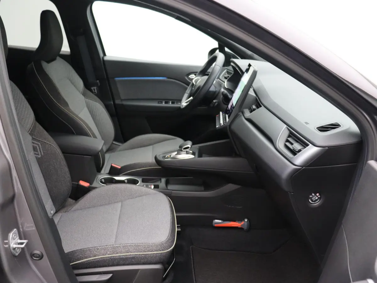 E-Tech full hybrid 145pk techno | Navigatie | Achteruitrijcamera | Parkeersensoren voor en achter | Climate control |