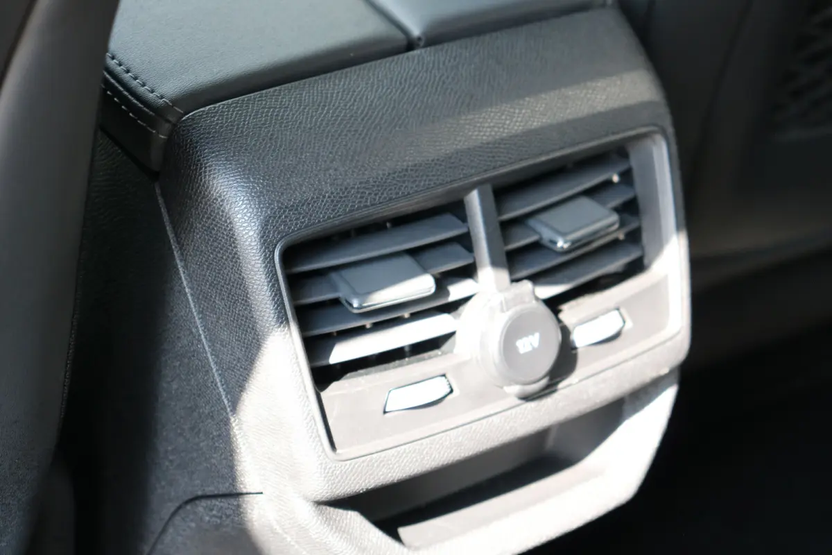 1.6 HYbrid 225 Allure Pack Business | Navi | Camera | PDC V+A | Cruise control | Keyless entry | LMV 18 " |