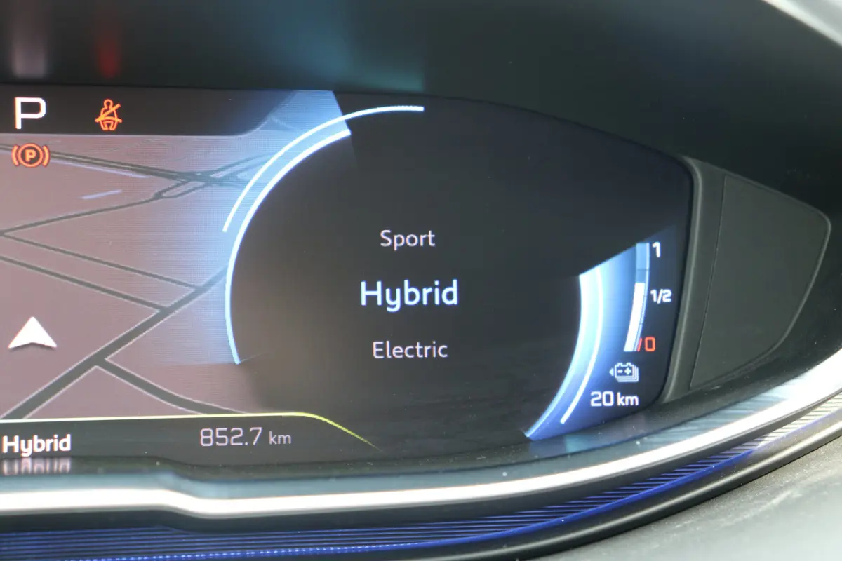 1.6 HYbrid 225 Allure Pack Business | Navi | Camera | PDC V+A | Cruise control | Keyless entry | LMV 18 " |