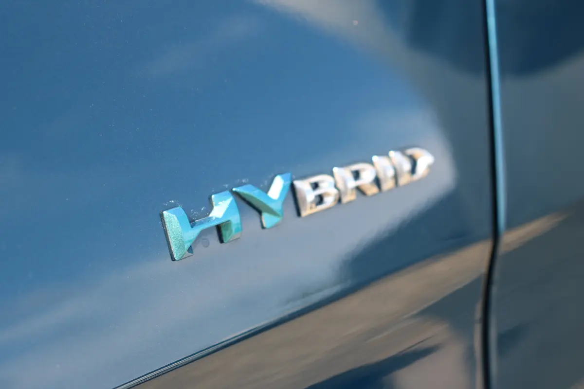 1.6 HYbrid 225 Allure Pack Business | Navi | Camera | PDC V+A | Cruise control | Keyless entry | LMV 18 " |